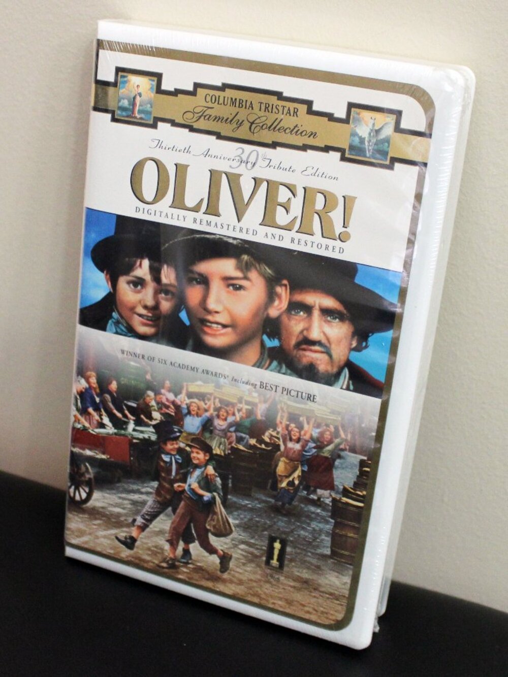 3/$55❤️1998 Columbia Tristar 30th Anniversary Edition OLIVER! Hard Case VHS